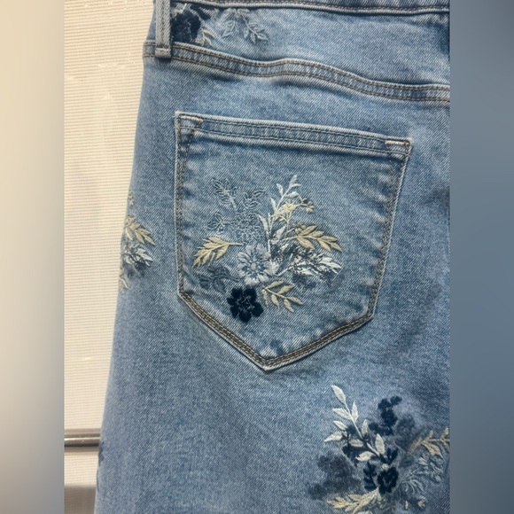 Brand New Never been worn Driftwood sz 26 cropped culotte jean with embroidery - Picture 5 of 7